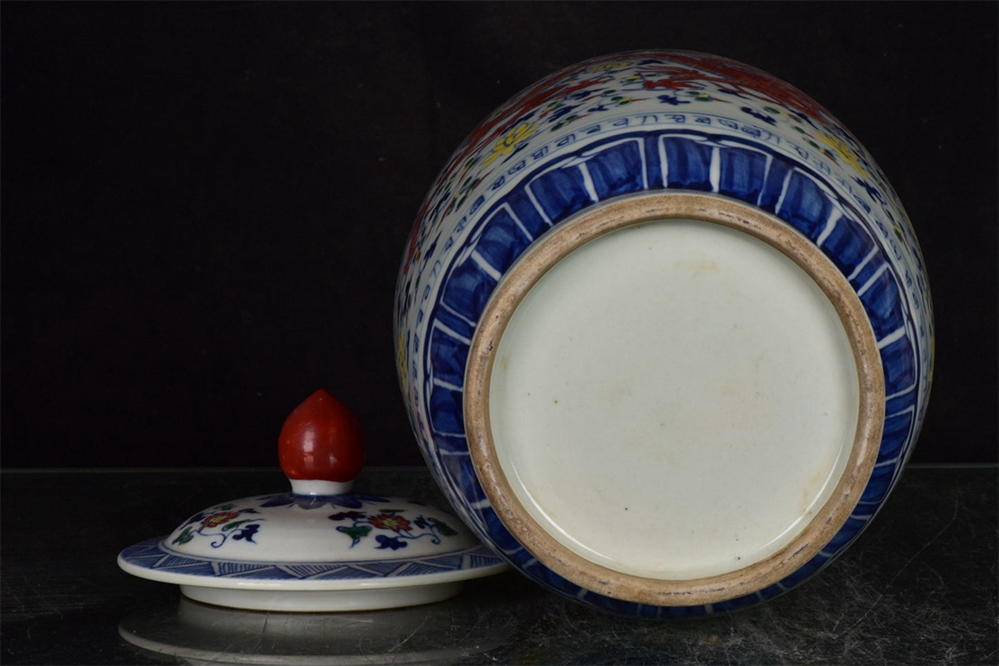 Chinese antique doucai tangzhi dragon patterned covered jar