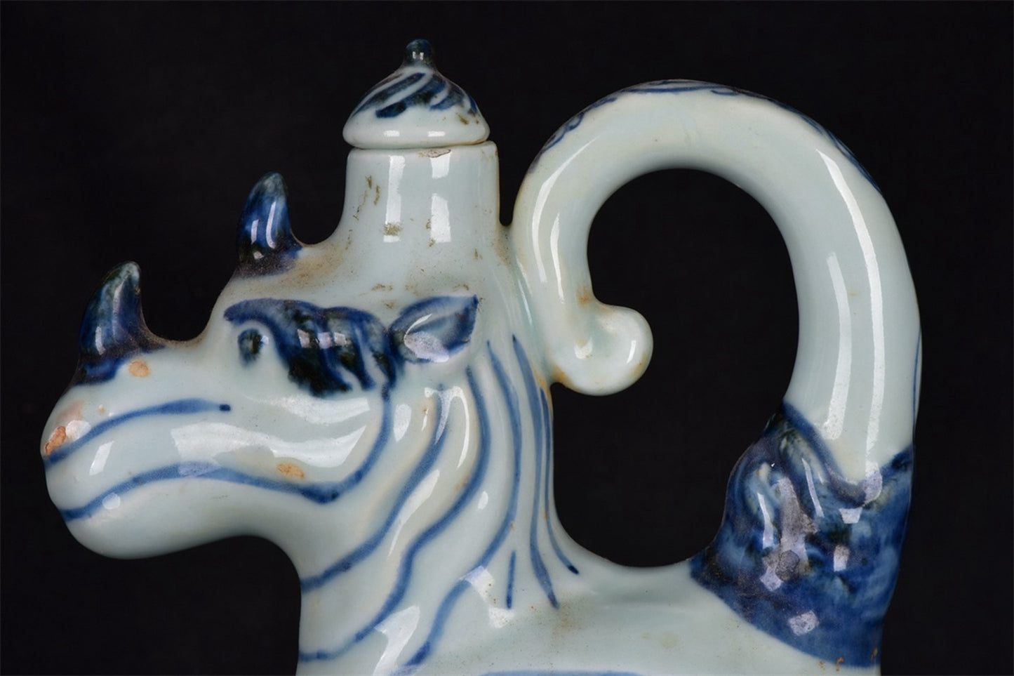 Chinese Antique Blue and White Fish and Algae Pattern Bull Head Pot