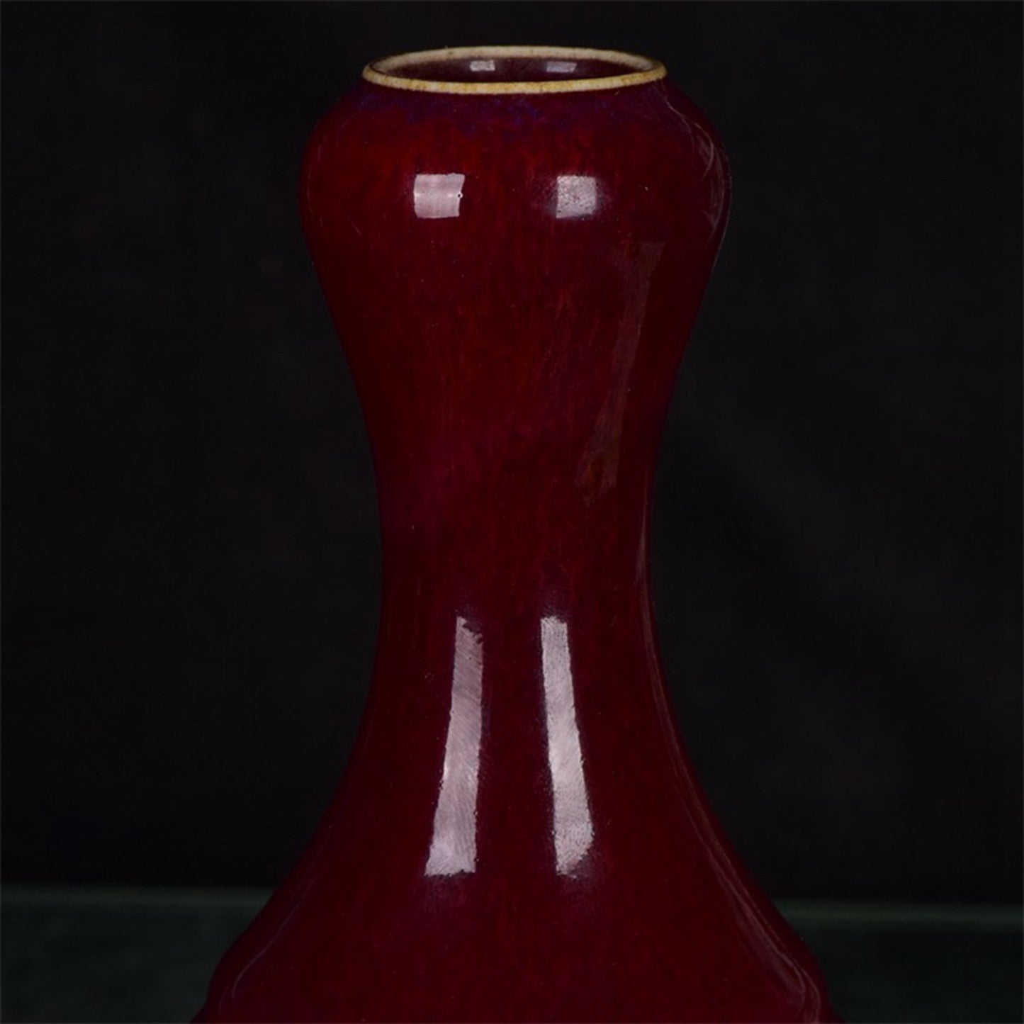 Chinese Gudonglang Red Garlic Bottle