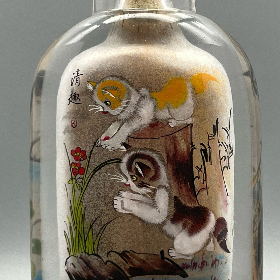 Chinese antique thick tire old glass snuff bottle