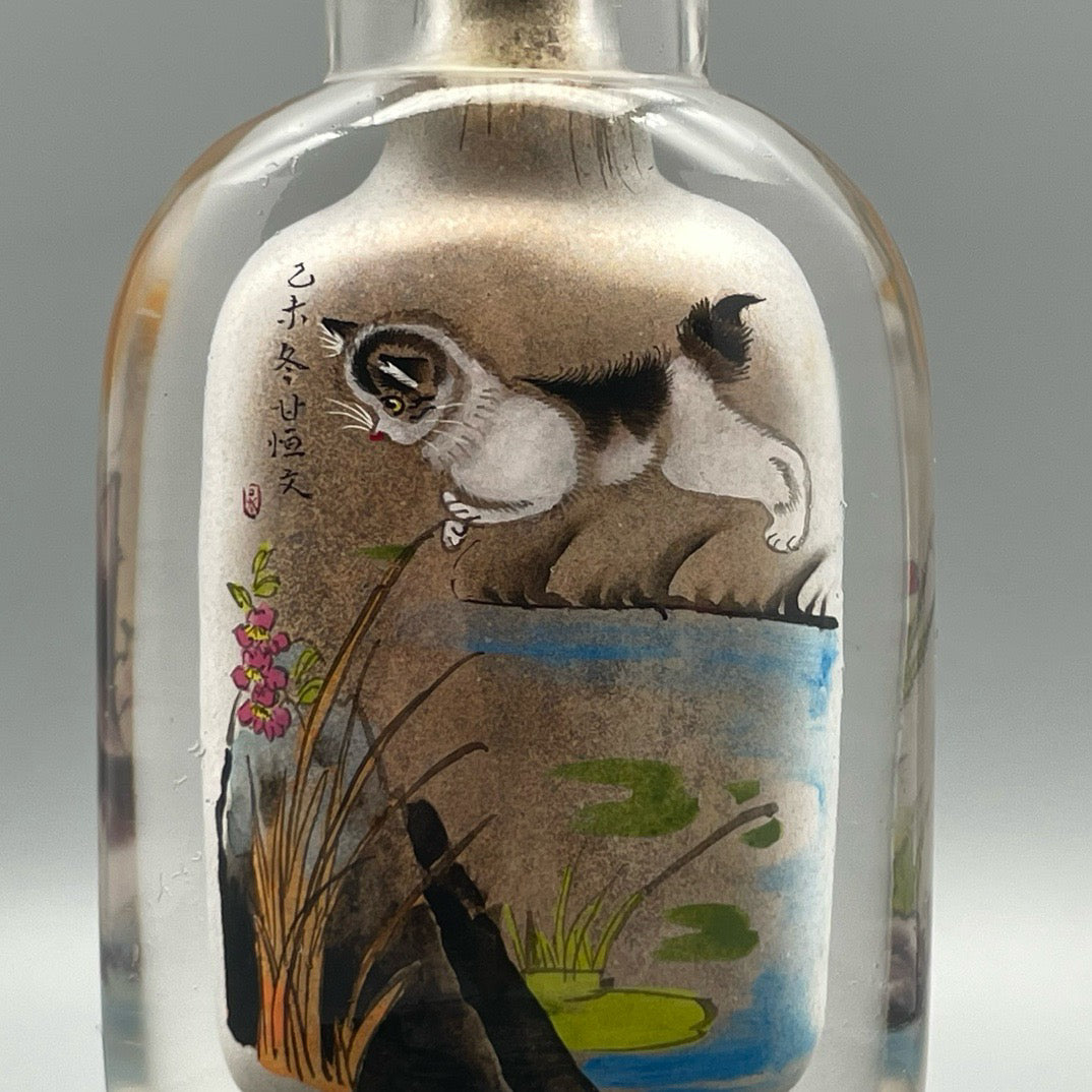Chinese antique thick tire old glass snuff bottle