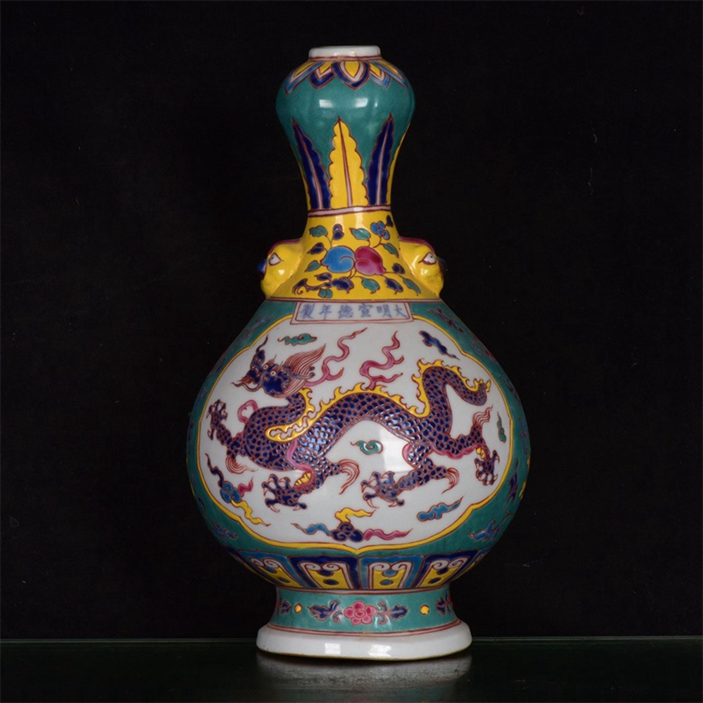 Chinese antique green glazed dragon patterned garlic bottle