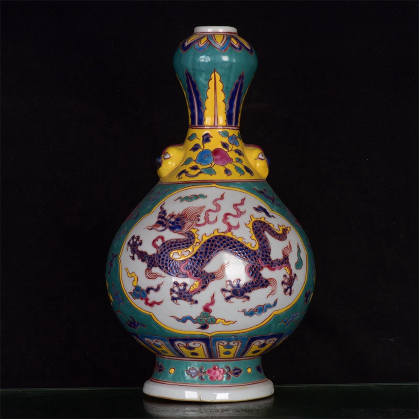 Chinese antique green glazed dragon patterned garlic bottle
