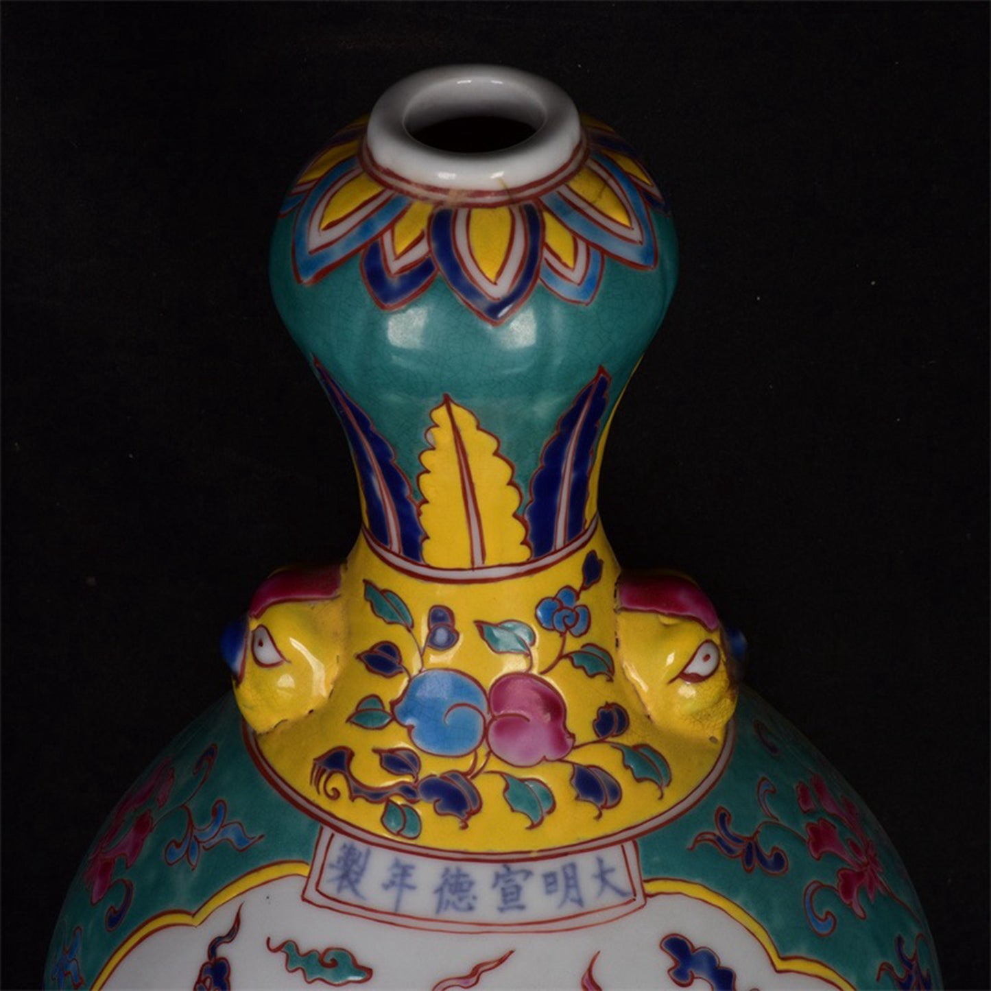 Chinese antique green glazed dragon patterned garlic bottle