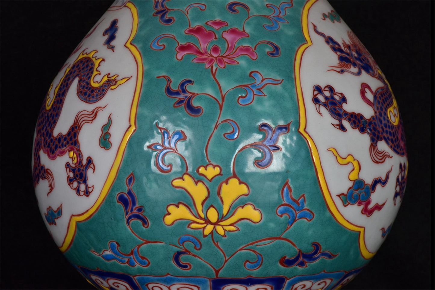 Chinese antique green glazed dragon patterned garlic bottle