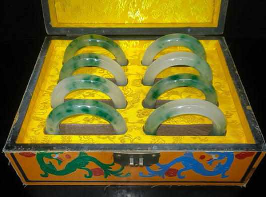 Lacquerware box with high ice jade bracelet inside