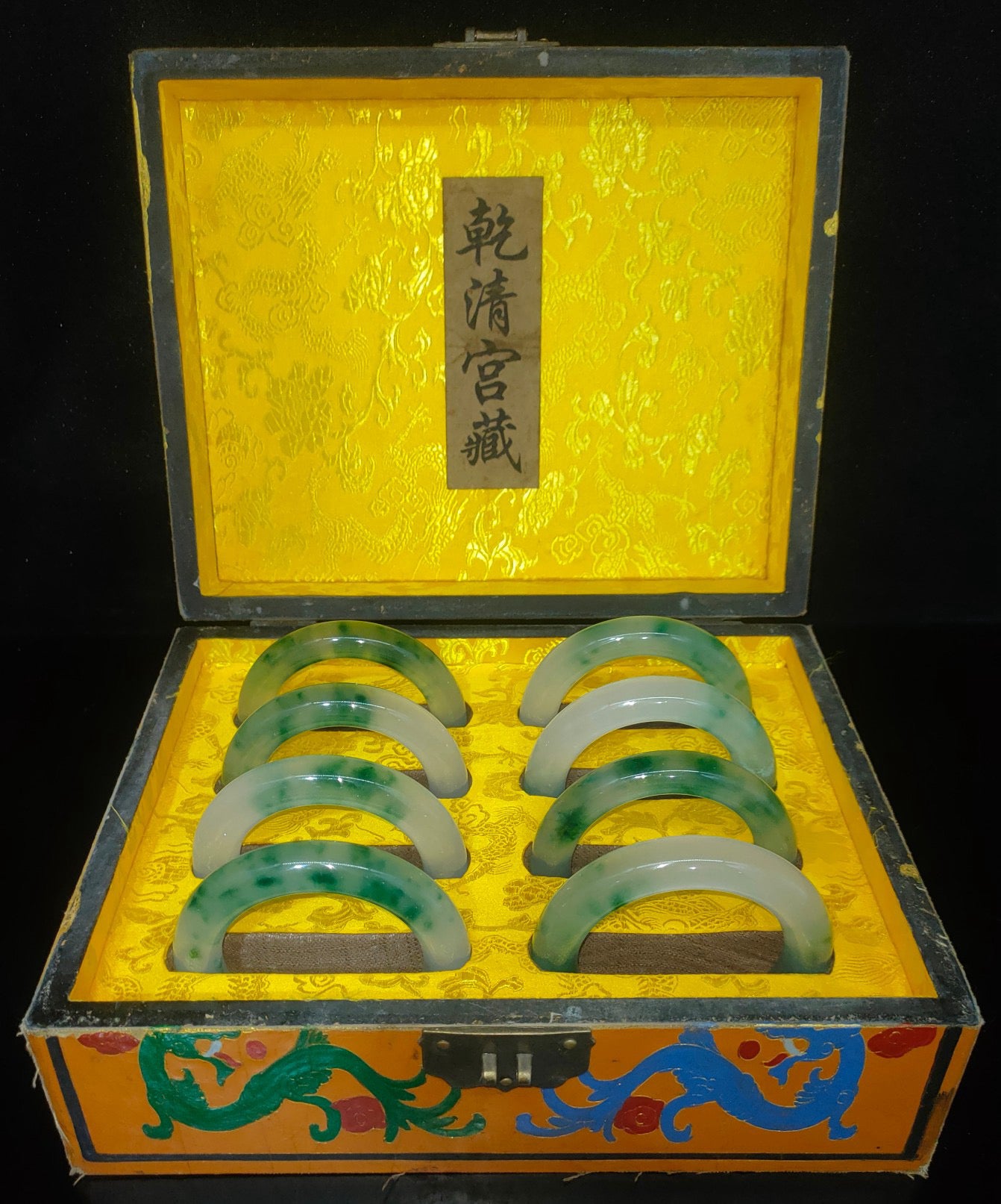 Lacquerware box with high ice jade bracelet inside