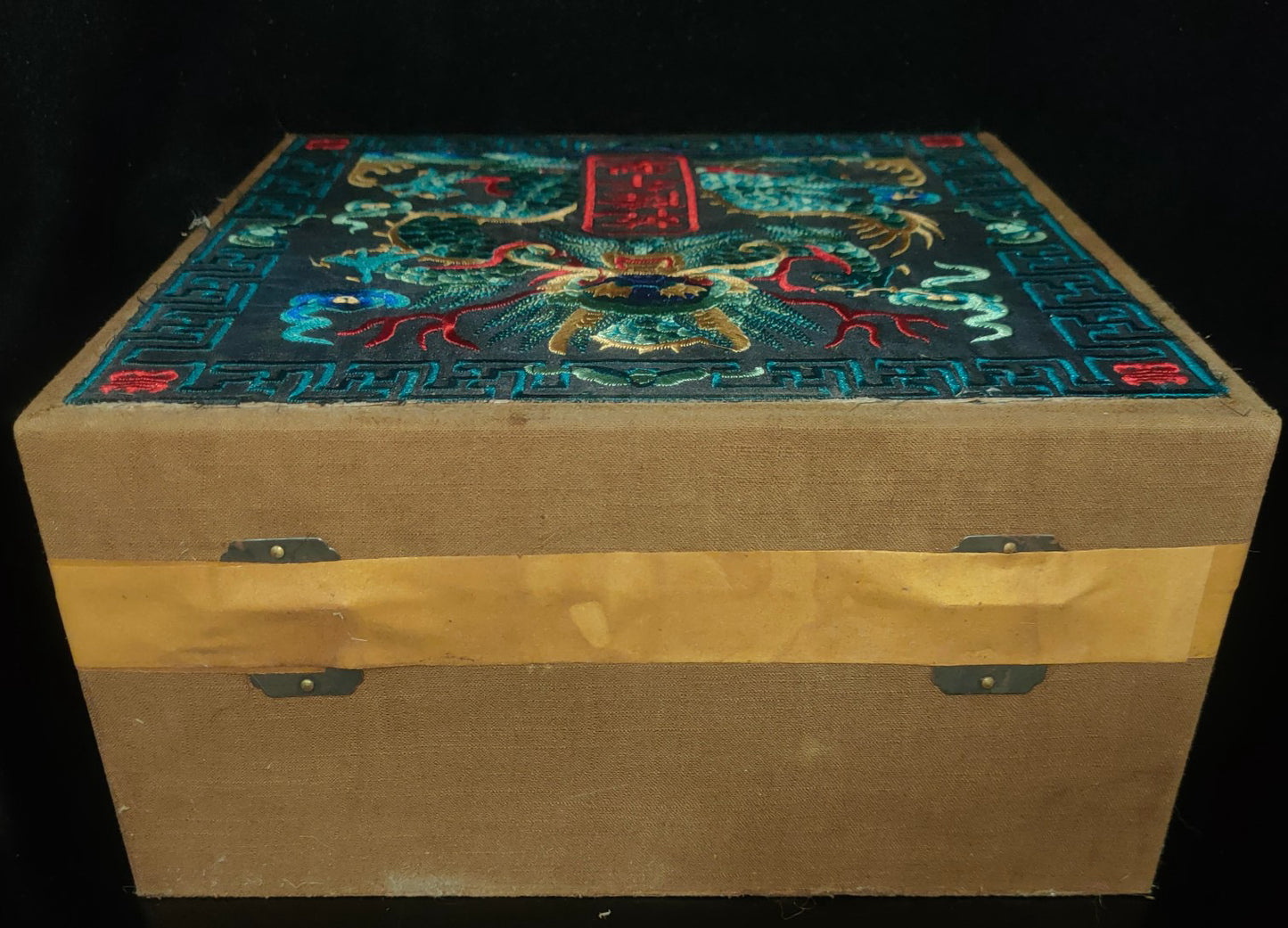 Jinbox interior with dried tangerine peel