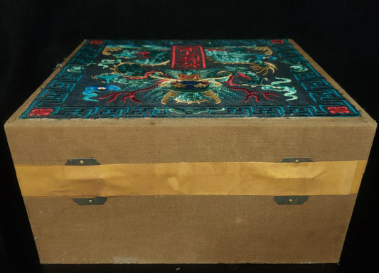 Jinbox interior with dried tangerine peel