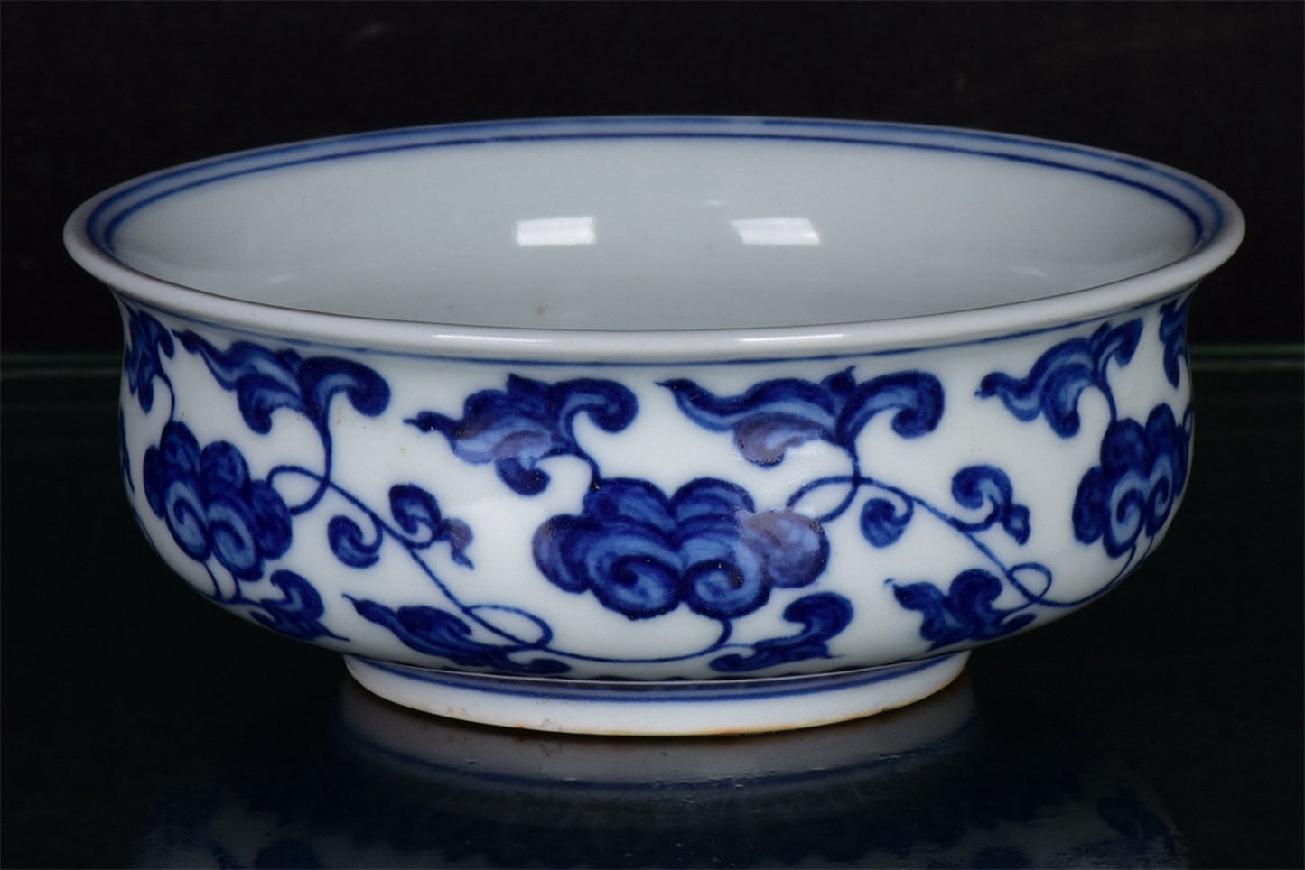 Chinese antique blue and white brush wash with tangled branches and floral patterns