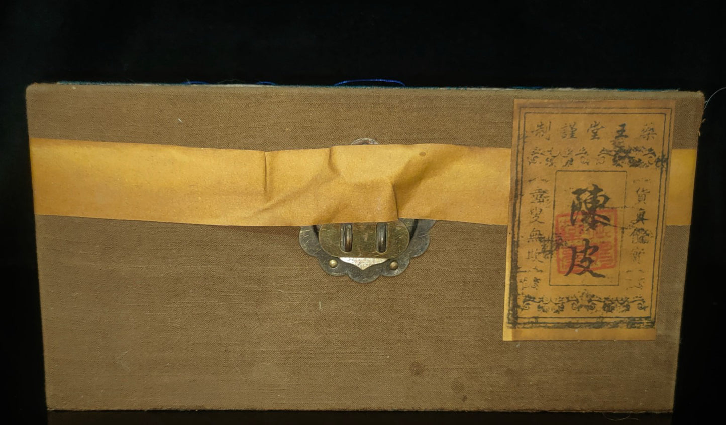 Jinbox interior with dried tangerine peel