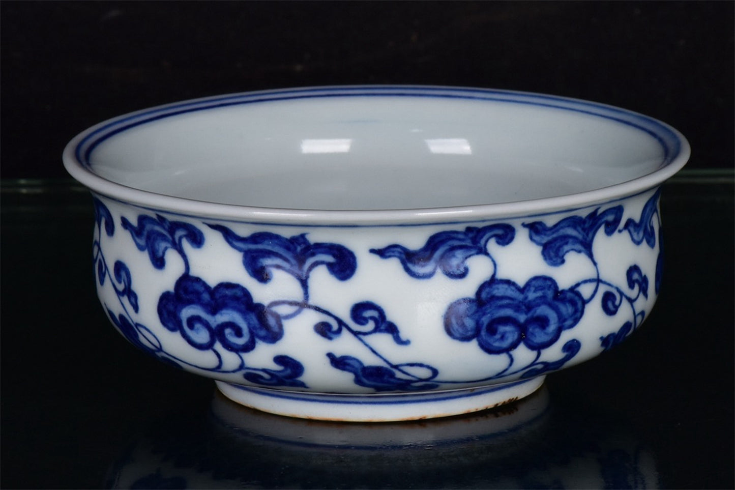 Chinese antique blue and white brush wash with tangled branches and floral patterns