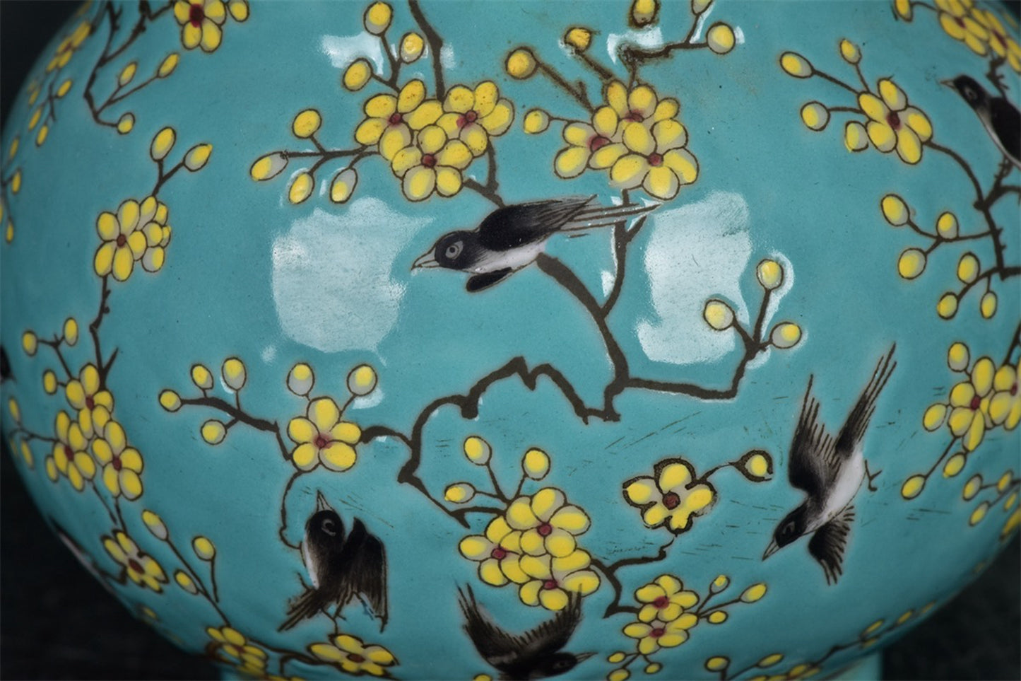 Chinese Antique Blue Glazed Powder Colored Pleasant Eyebrow with Golden Flower Drum Pattern