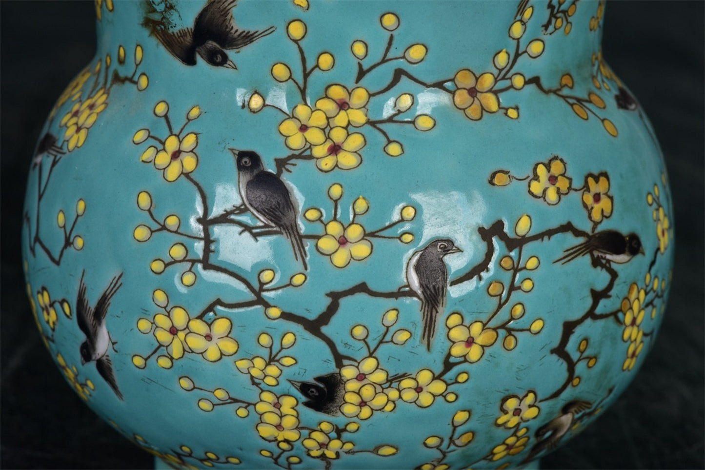 Chinese Antique Blue Glazed Powder Colored Pleasant Eyebrow with Golden Flower Drum Pattern