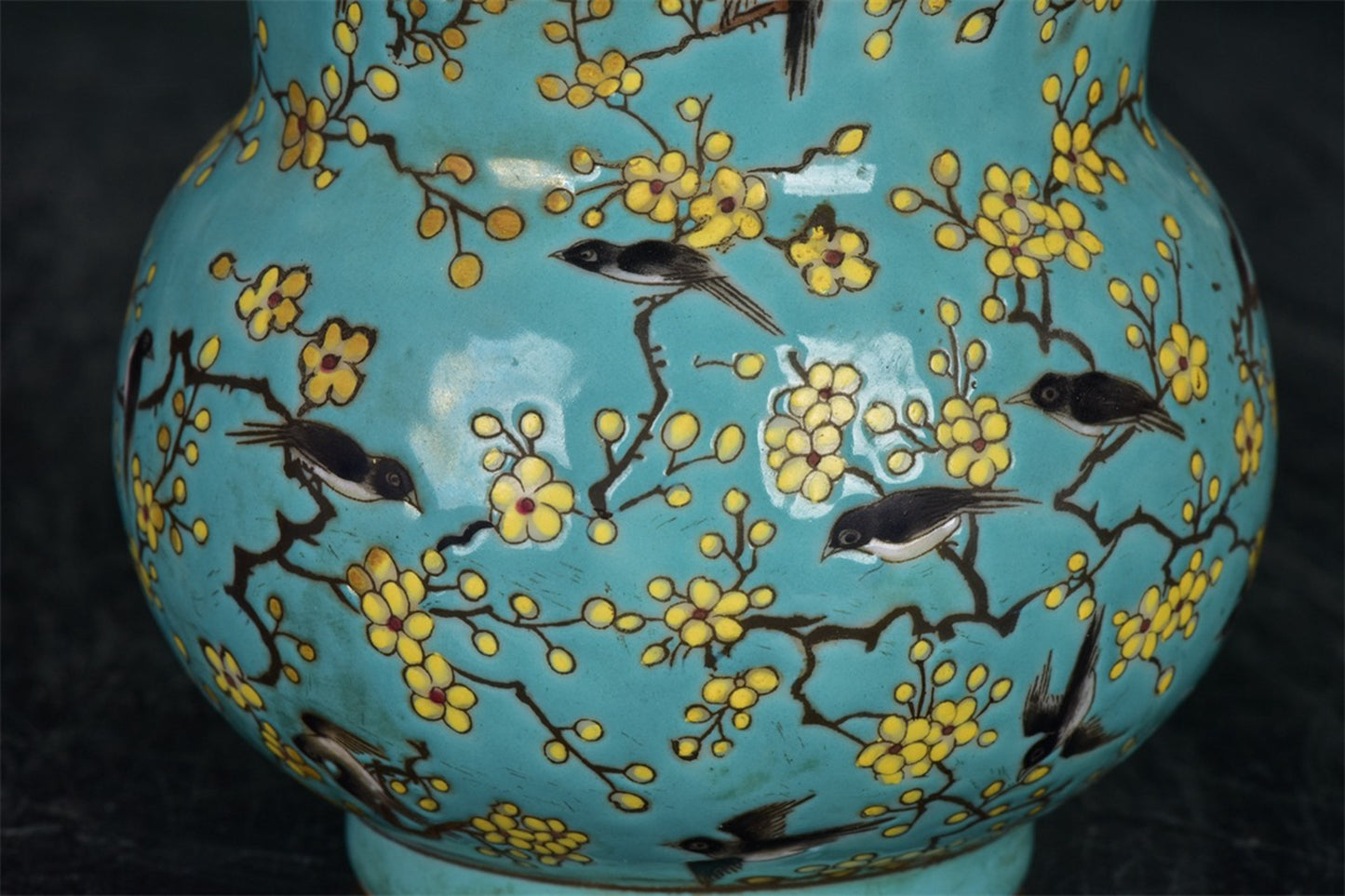 Chinese Antique Blue Glazed Powder Colored Pleasant Eyebrow with Golden Flower Drum Pattern