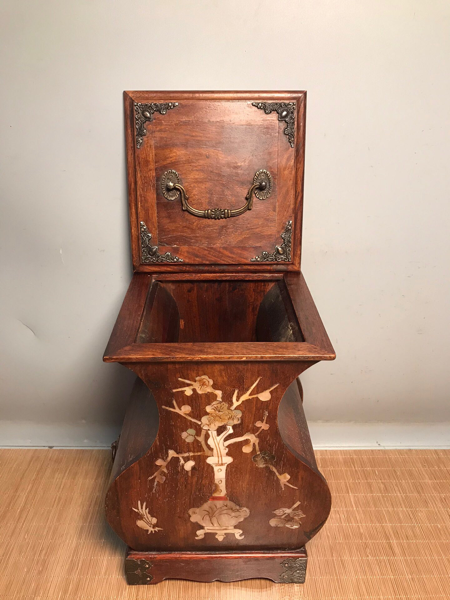 Chinese antique rosewood safety jewelry box
