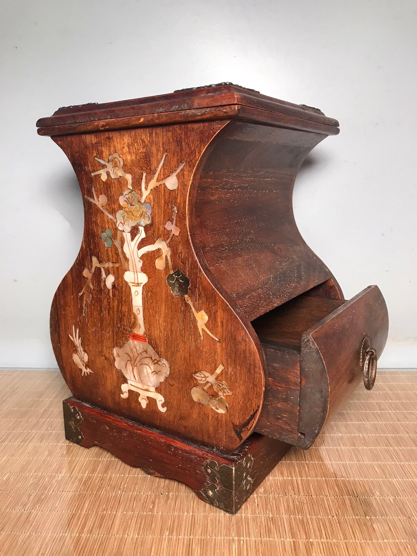 Chinese antique rosewood safety jewelry box