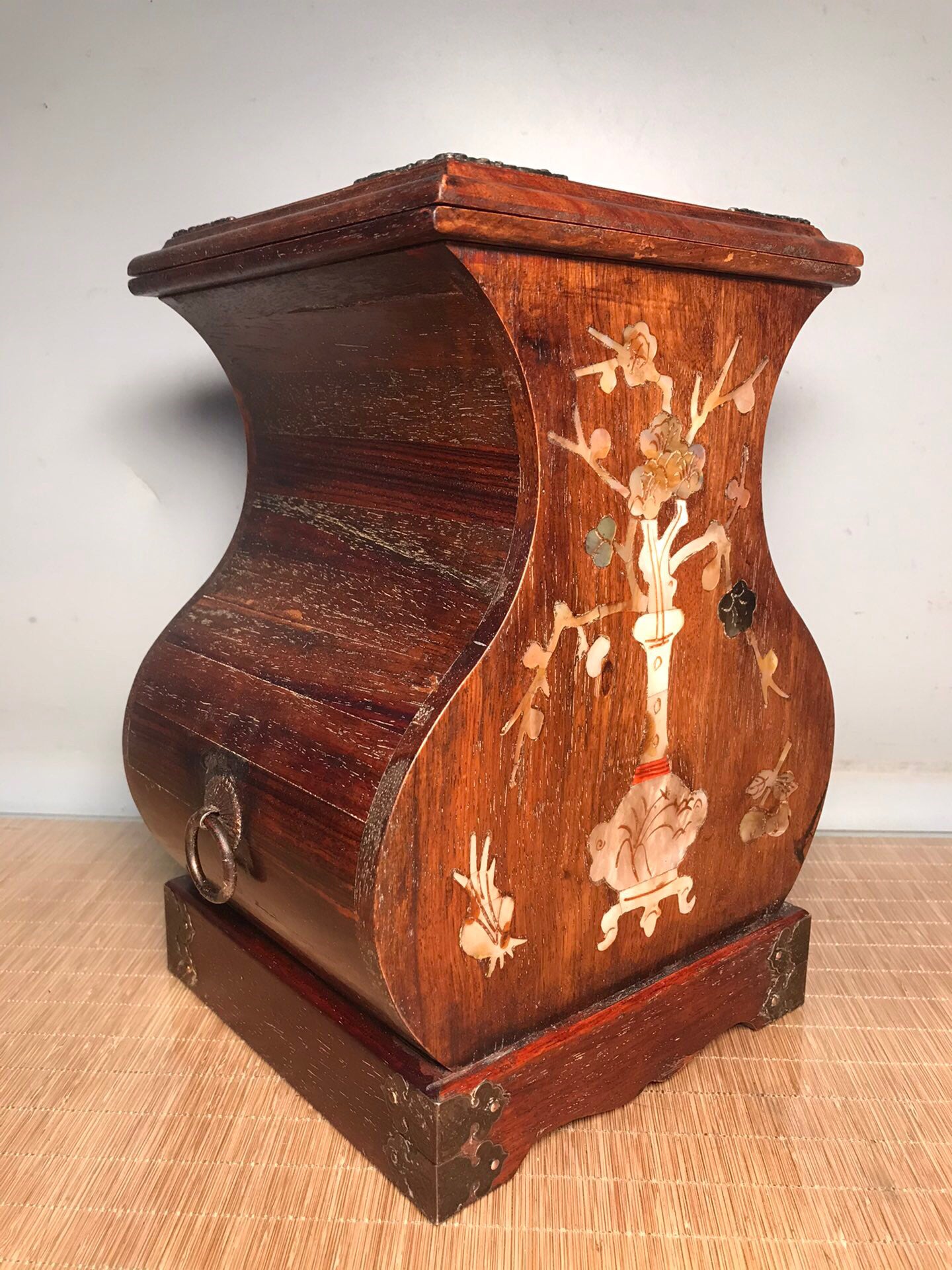 Chinese antique rosewood safety jewelry box