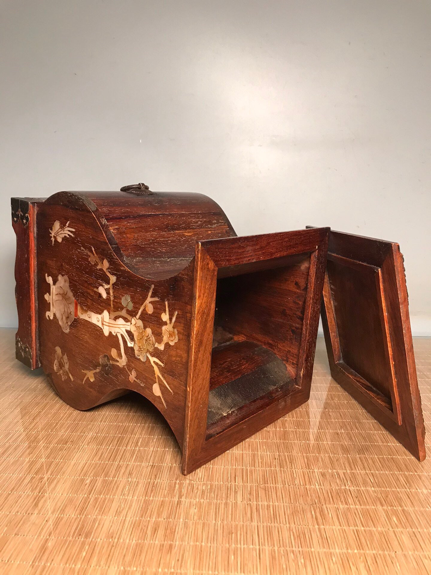 Chinese antique rosewood safety jewelry box