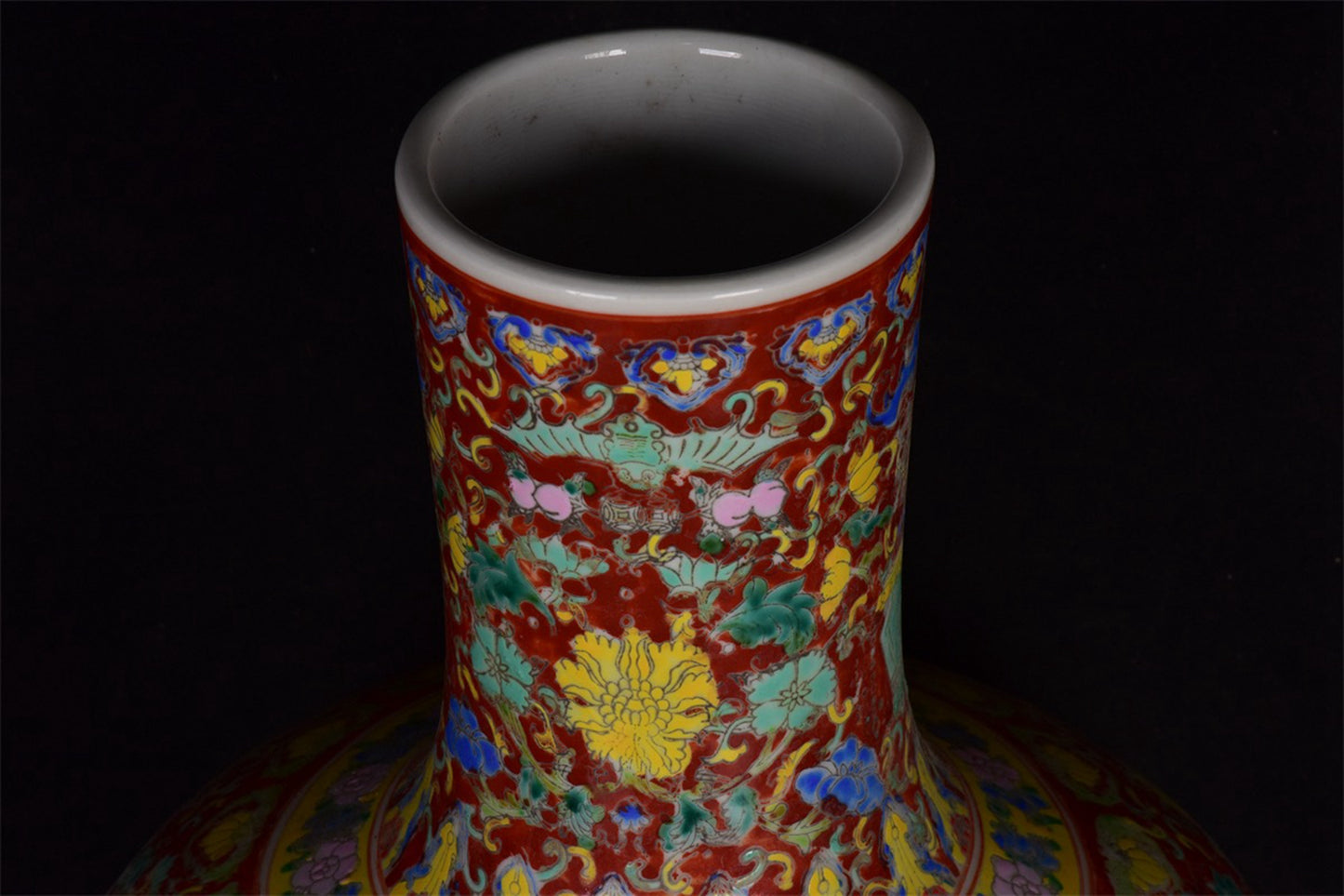 Chinese Antique Red Glazed Powder Colored Window Opening Flower and Bird Pattern Skyball Bottle