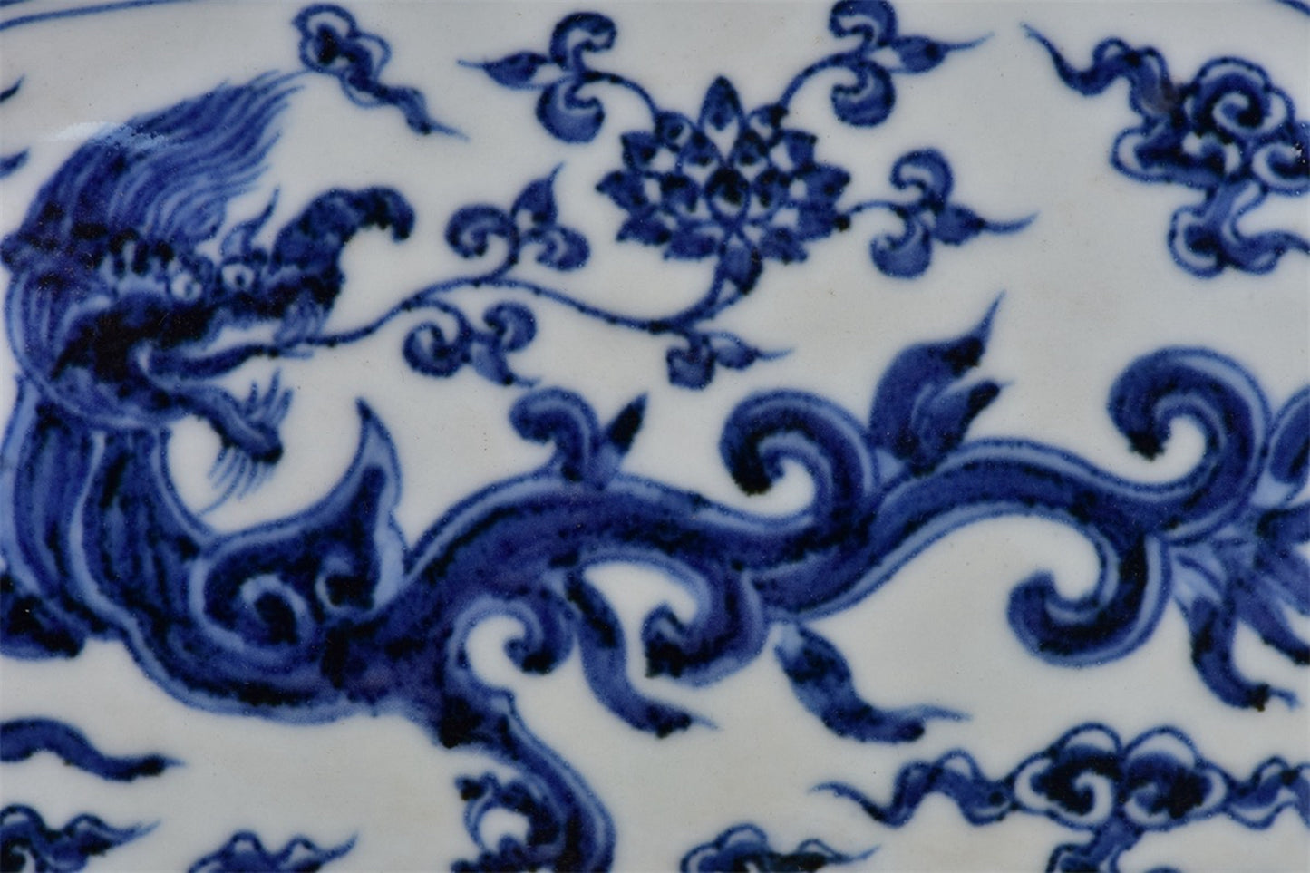 Chinese antique blue and white entangled branch dragon patterned square night pot
