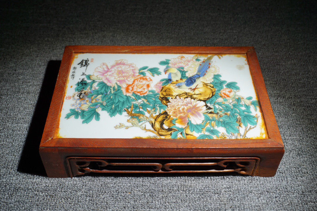 Chinese antique rosewood inlaid porcelain plate with a happy eyebrow base