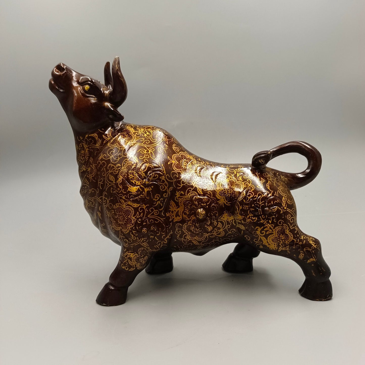 Chinese Antique Bull Qi Soaring Copper Ornament