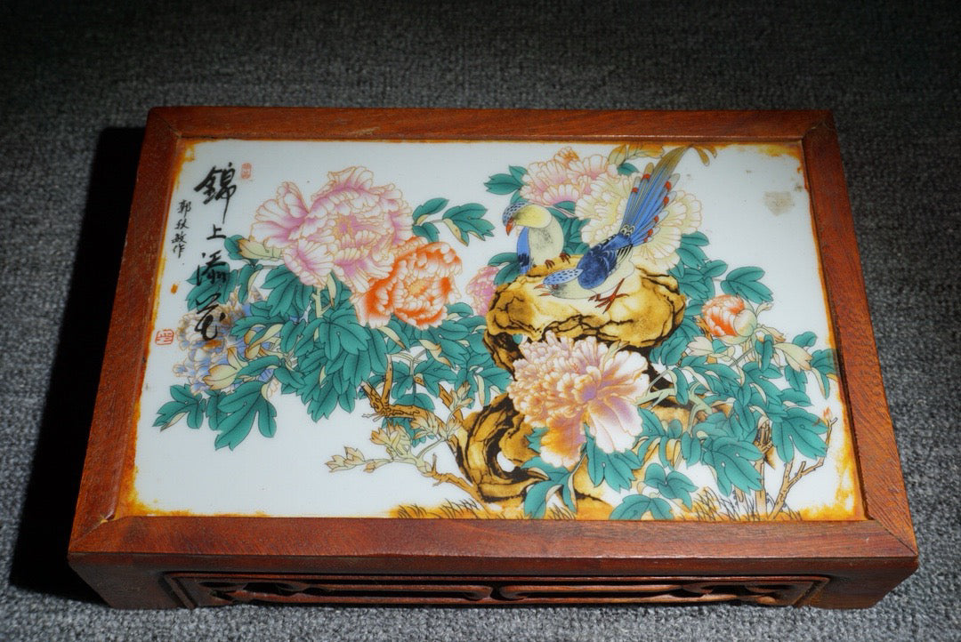 Chinese antique rosewood inlaid porcelain plate with a happy eyebrow base