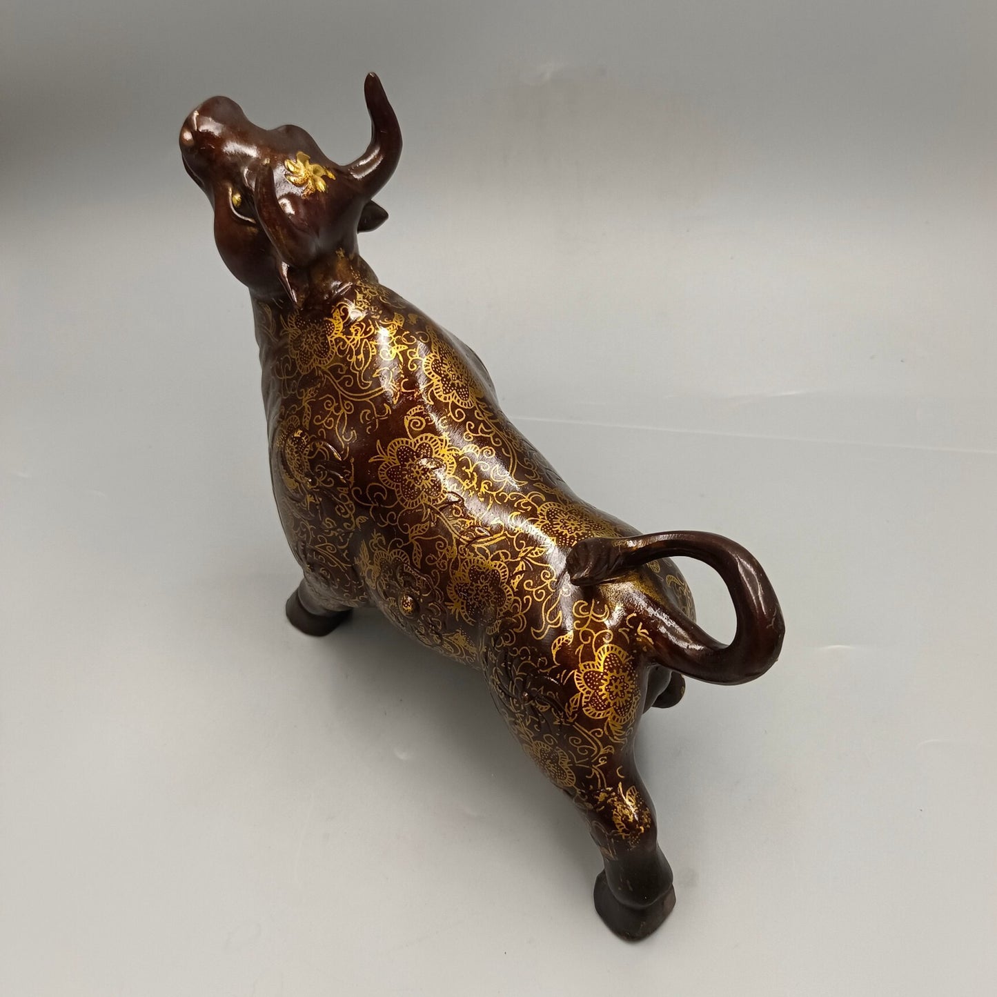 Chinese Antique Bull Qi Soaring Copper Ornament
