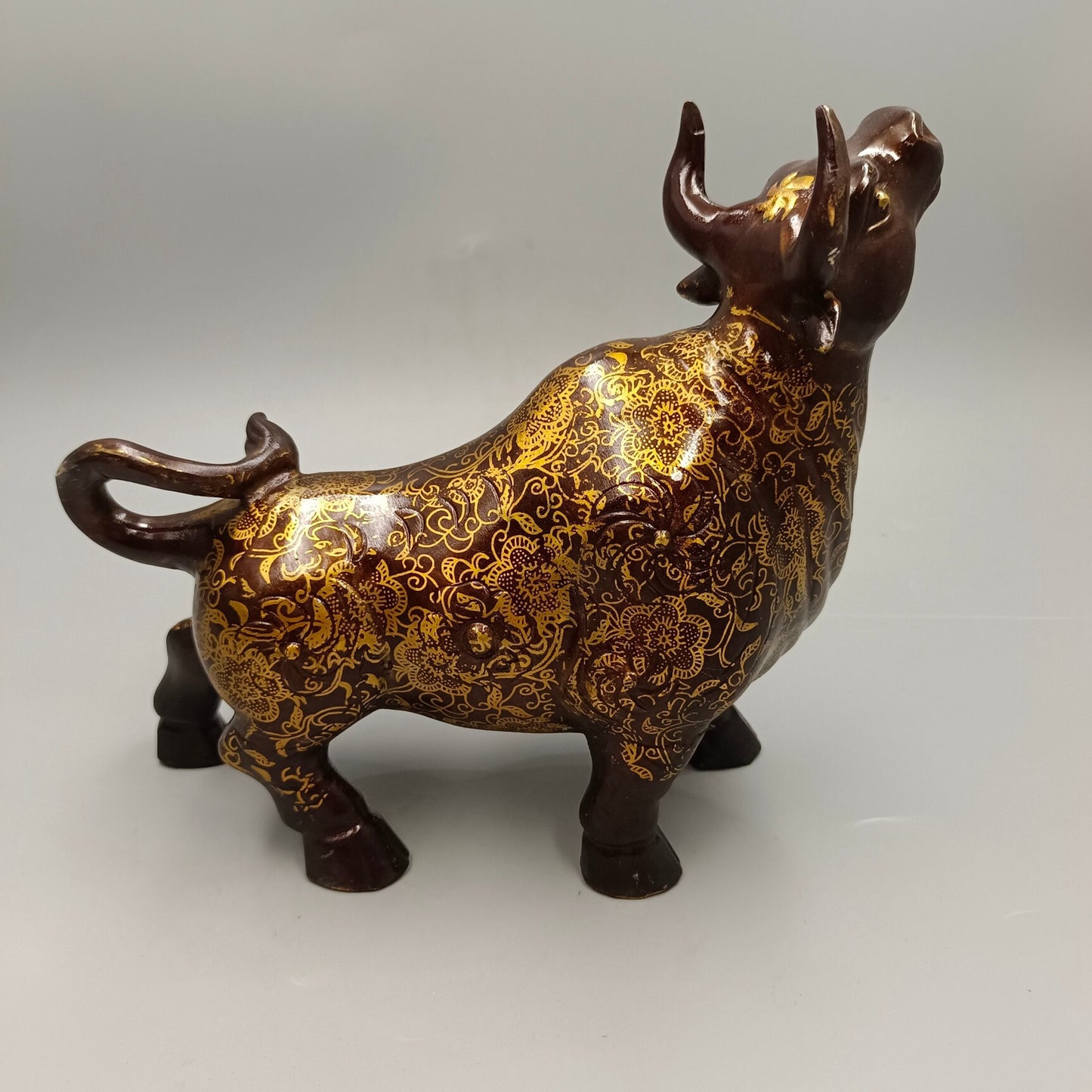 Chinese Antique Bull Qi Soaring Copper Ornament
