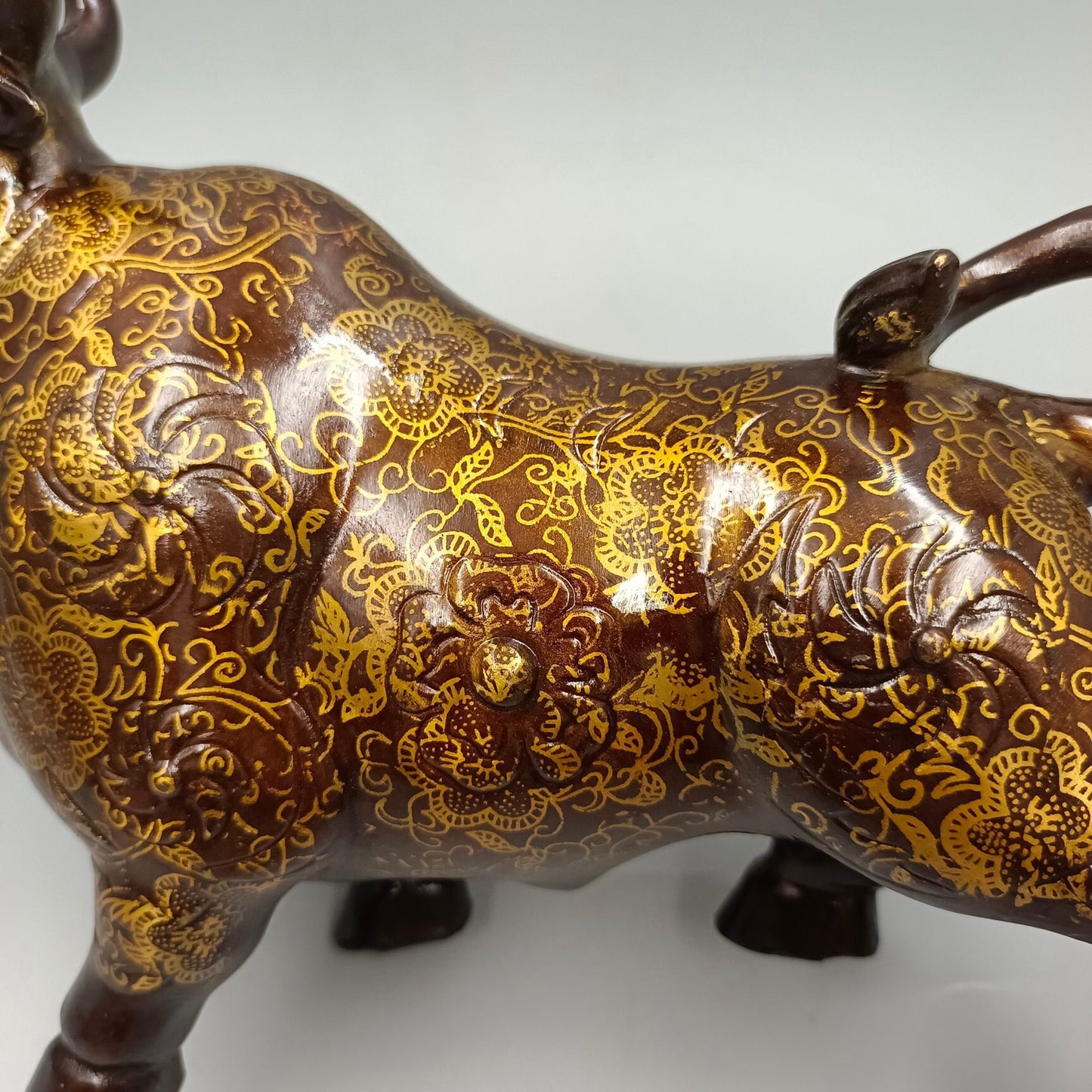 Chinese Antique Bull Qi Soaring Copper Ornament
