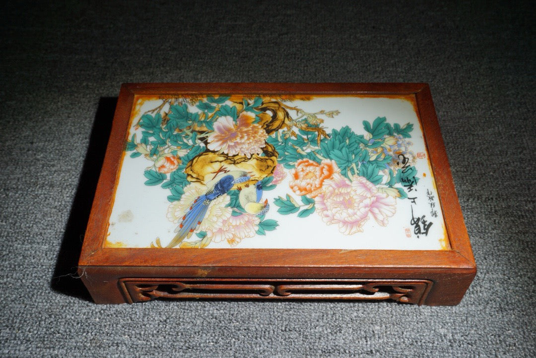 Chinese antique rosewood inlaid porcelain plate with a happy eyebrow base