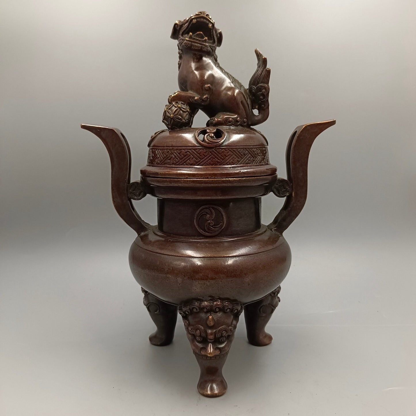 Chinese Antique Ruyi Ear Embroidered Ball Lion Lid Stove Copper Smoke Incense Stove