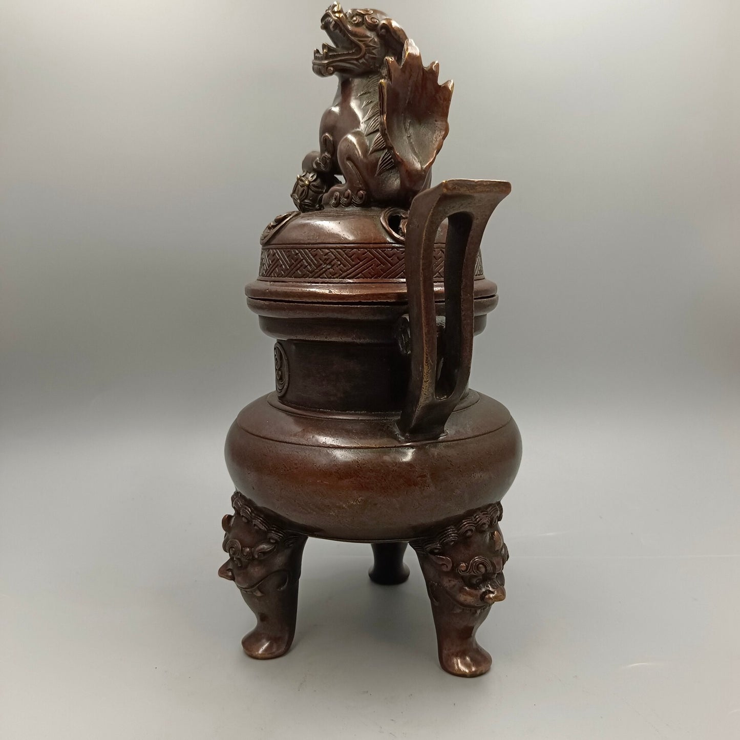 Chinese Antique Ruyi Ear Embroidered Ball Lion Lid Stove Copper Smoke Incense Stove