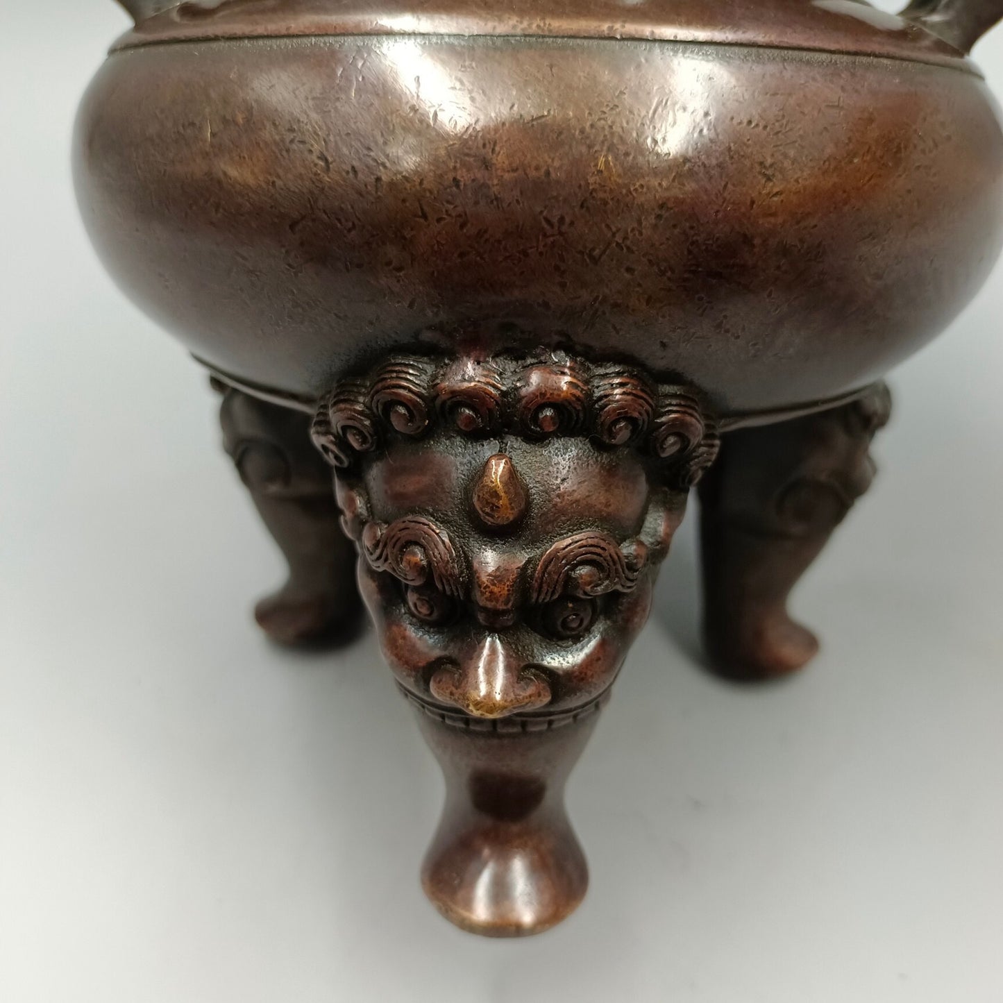Chinese Antique Ruyi Ear Embroidered Ball Lion Lid Stove Copper Smoke Incense Stove
