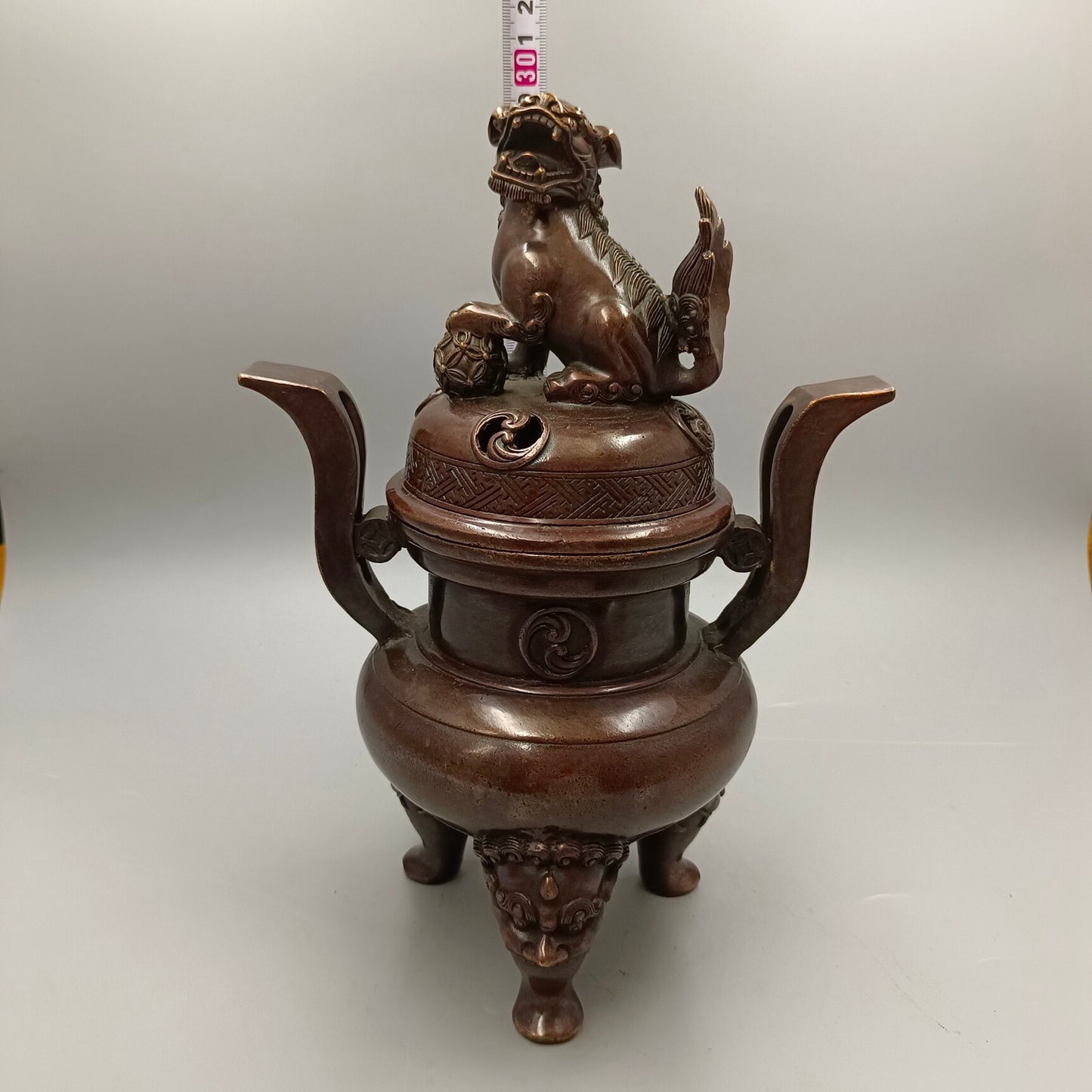 Chinese Antique Ruyi Ear Embroidered Ball Lion Lid Stove Copper Smoke Incense Stove