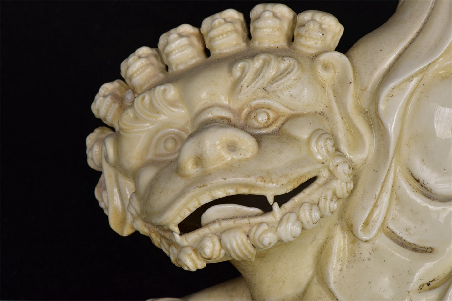 Chinese antique white porcelain Taiyi real person sculpture