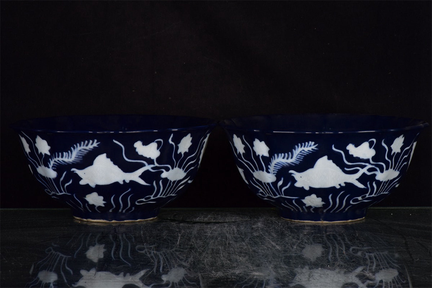 Chinese antique blue and white fish algae patterned flower mouth bowl
