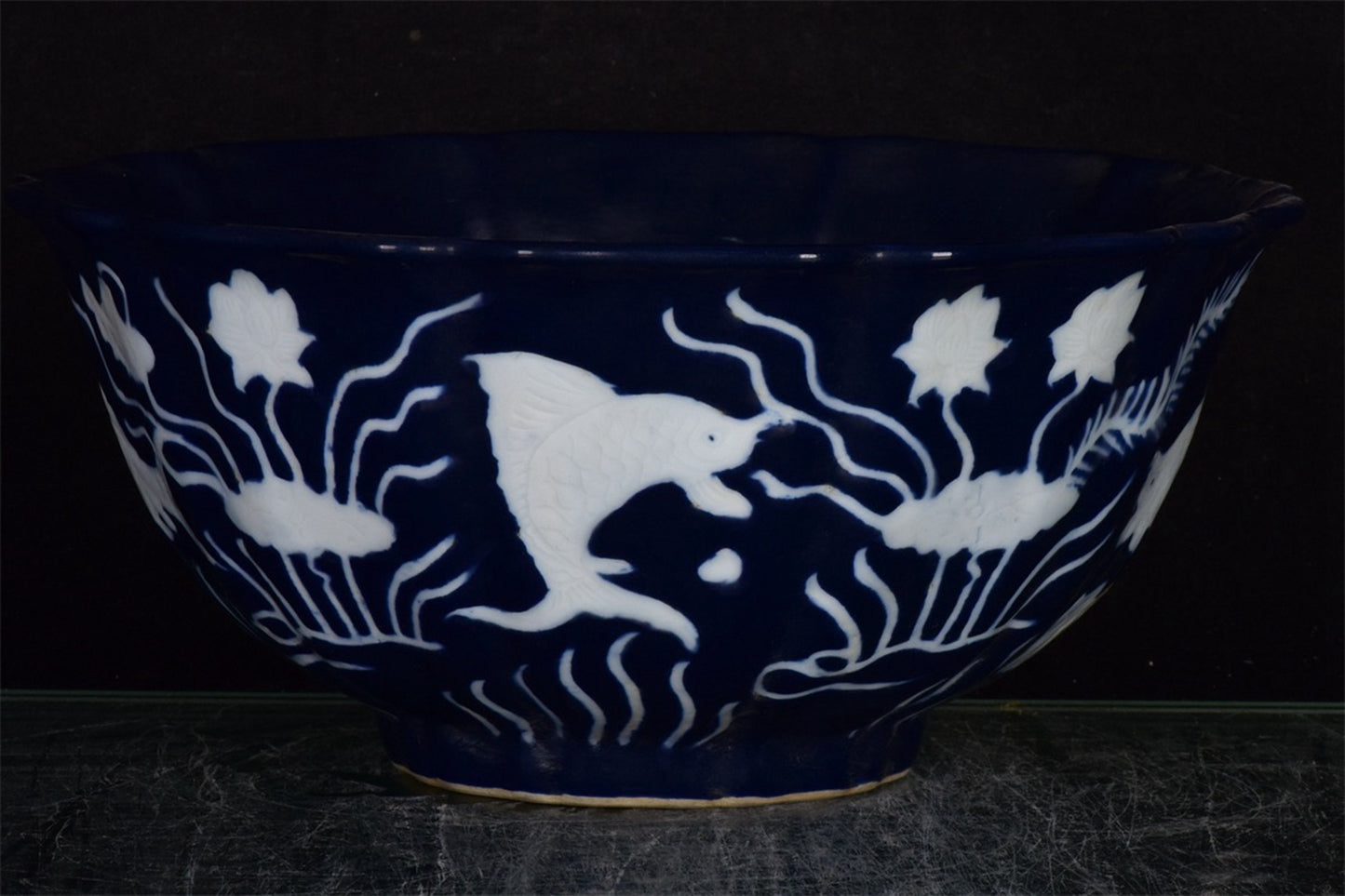 Chinese antique blue and white fish algae patterned flower mouth bowl