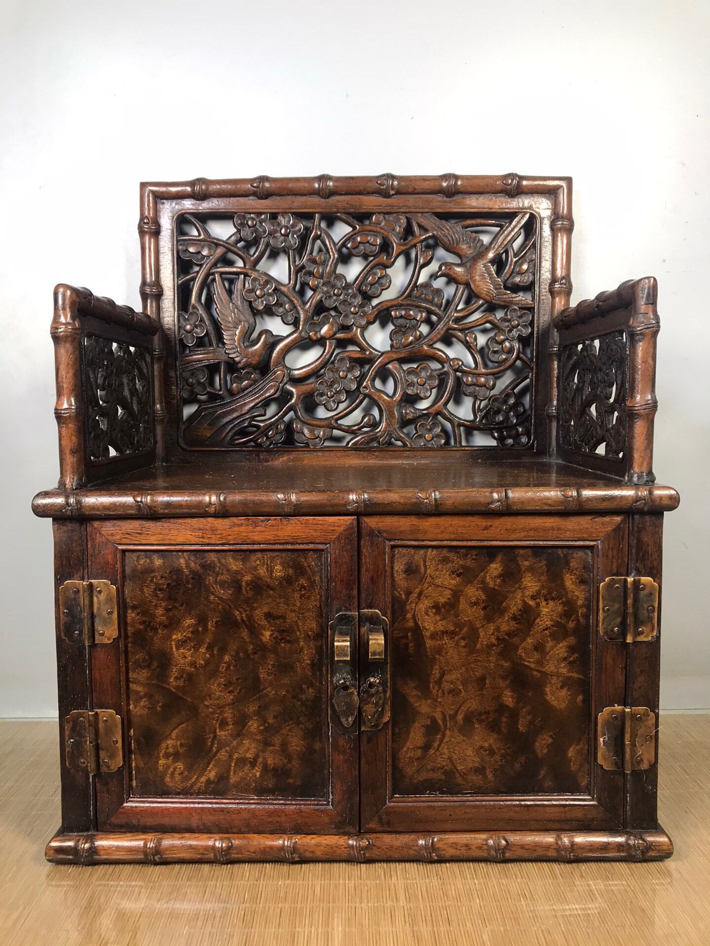 Chinese antique rosewood antique cabinet