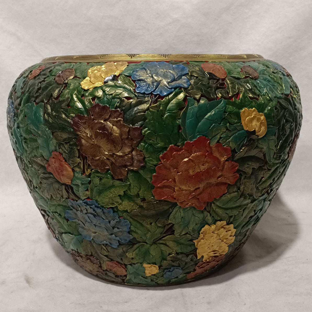 Lacquerware cylinder