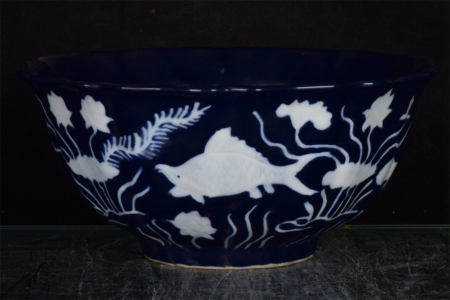 Chinese antique blue and white fish algae patterned flower mouth bowl