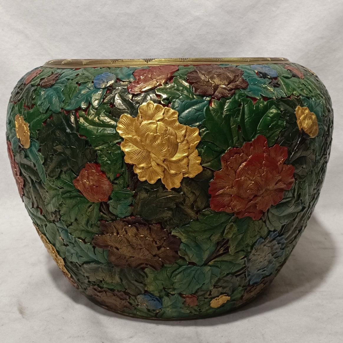 Lacquerware cylinder