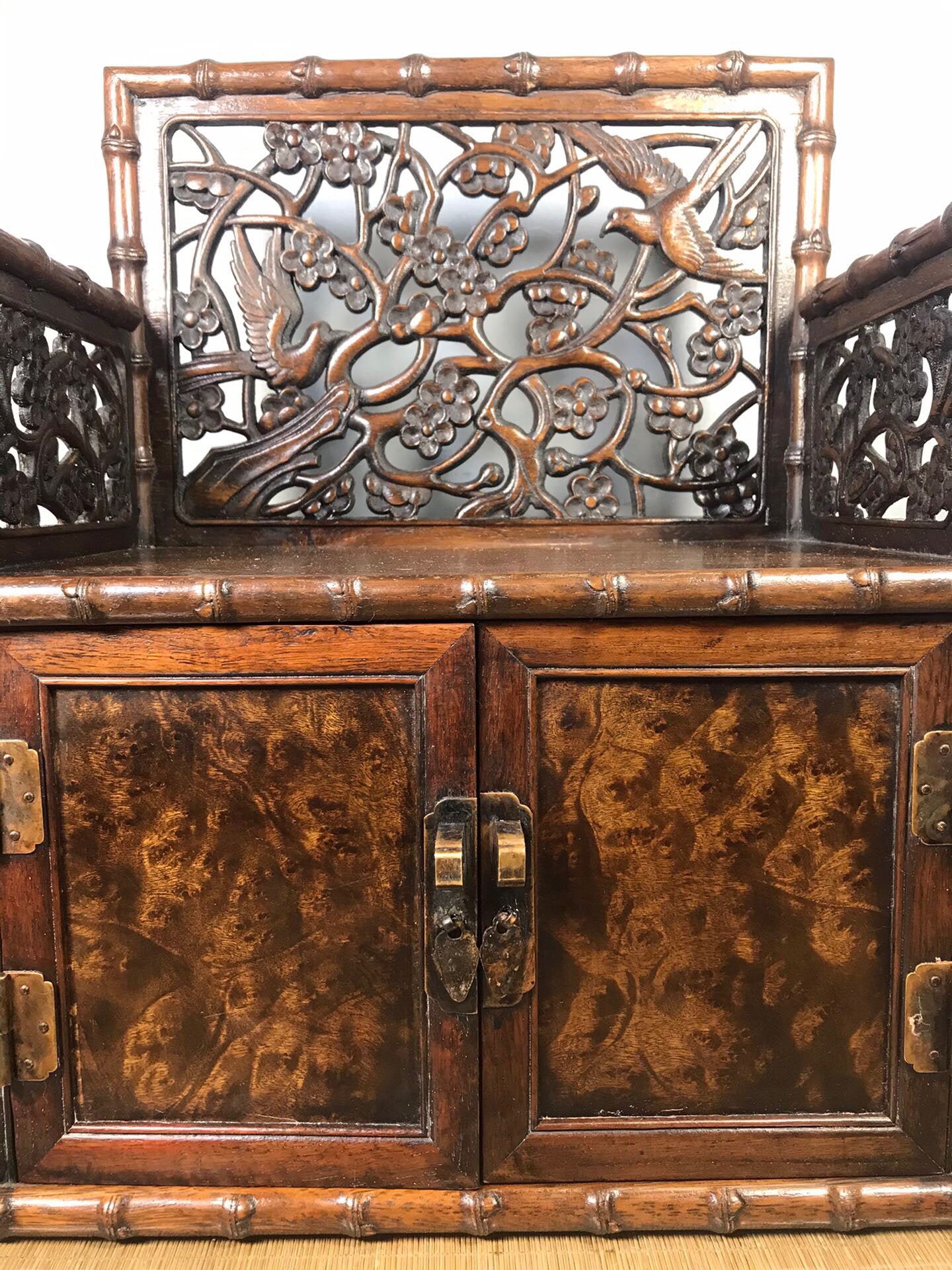 Chinese antique rosewood antique cabinet
