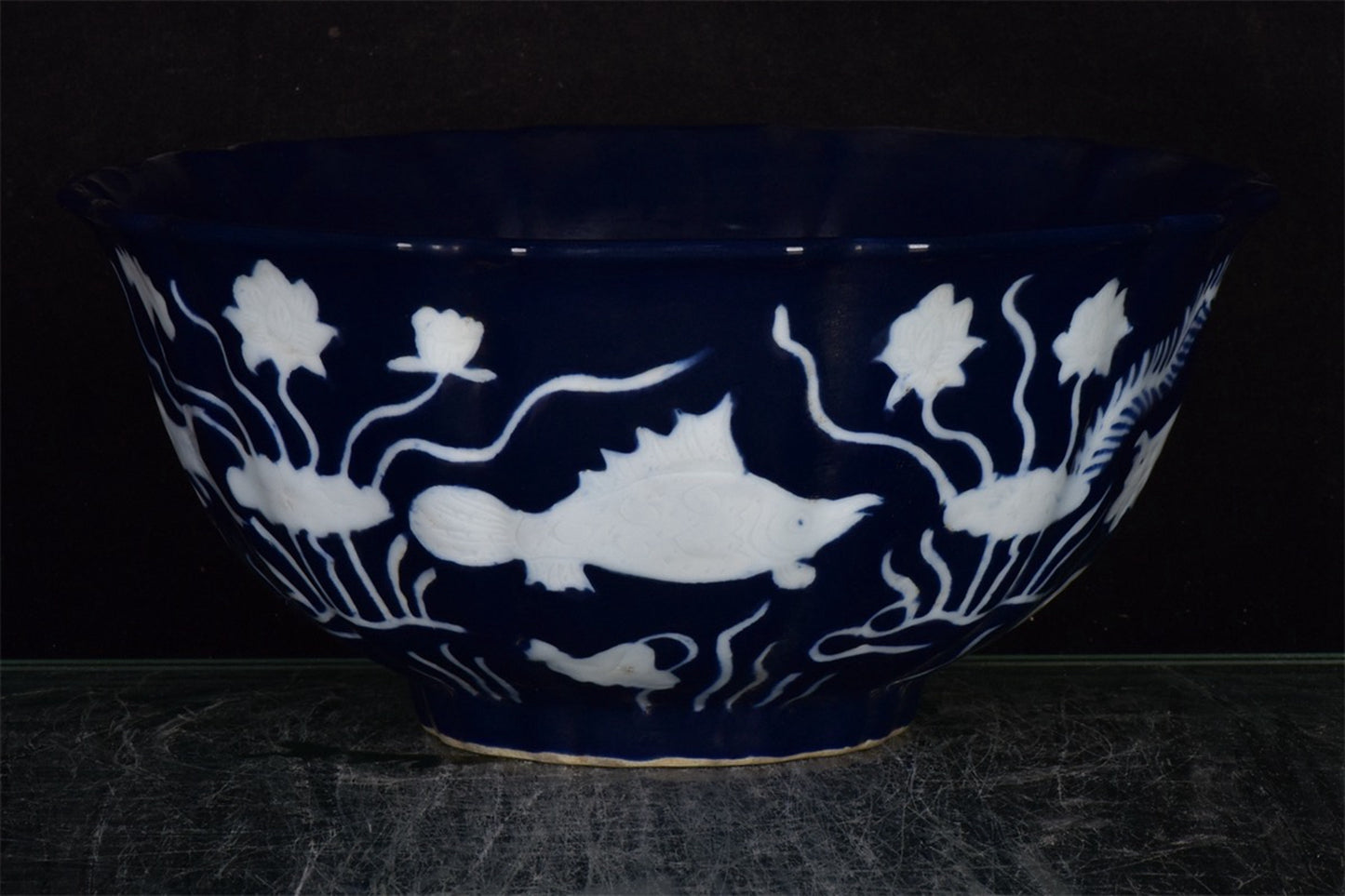 Chinese antique blue and white fish algae patterned flower mouth bowl