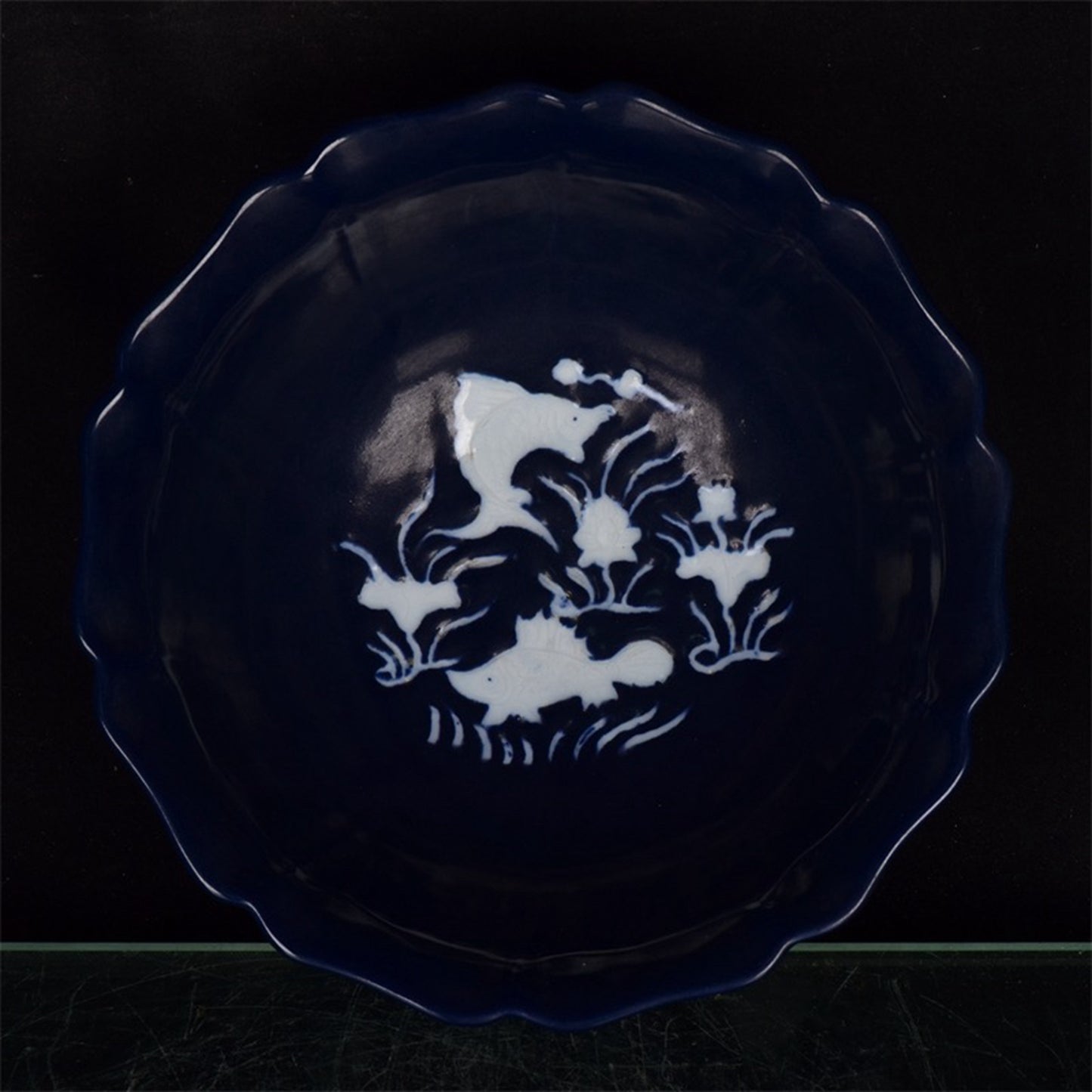 Chinese antique blue and white fish algae patterned flower mouth bowl