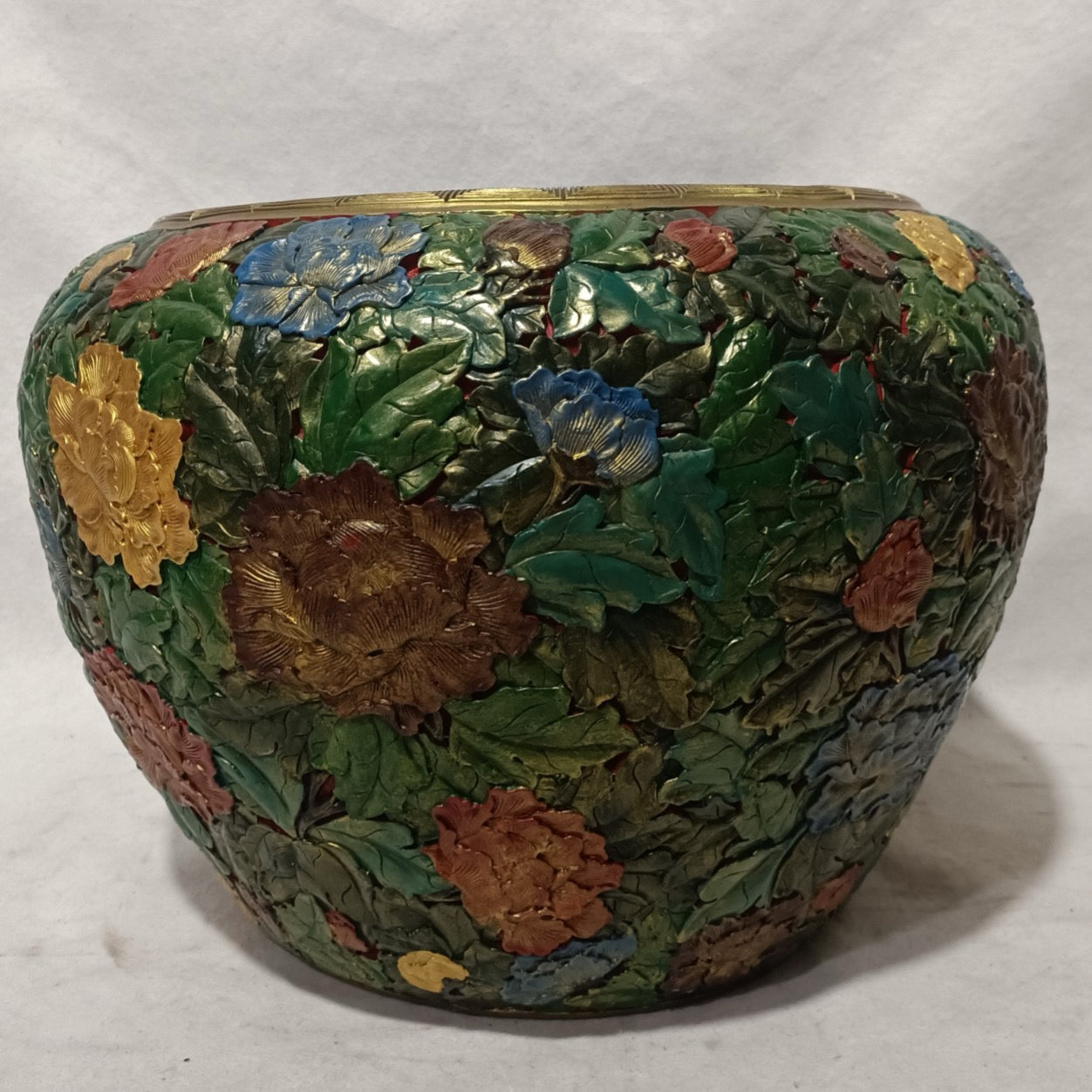 Lacquerware cylinder