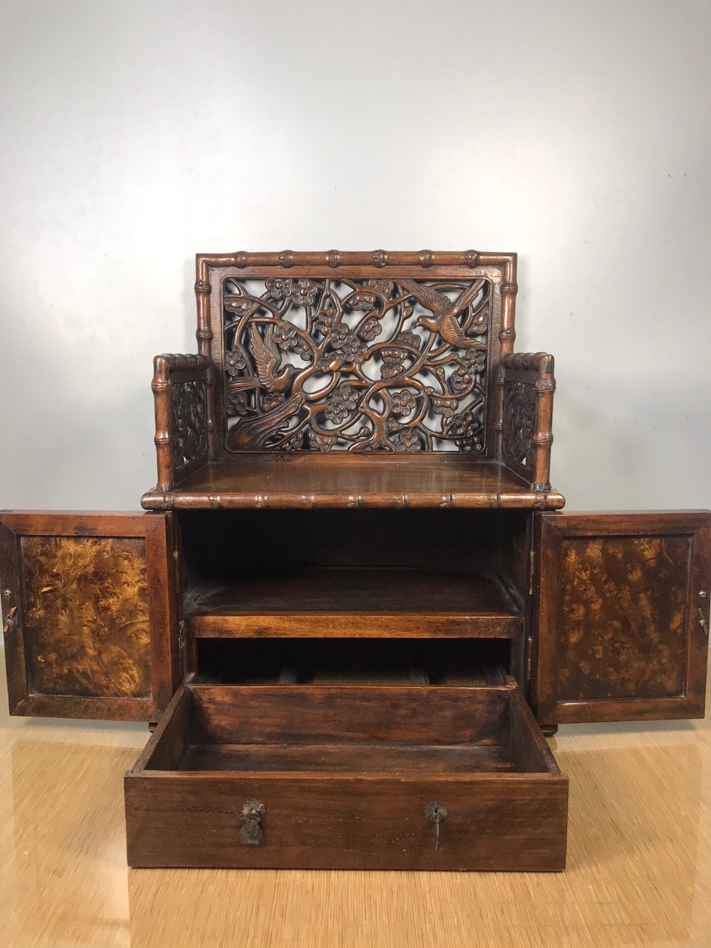 Chinese antique rosewood antique cabinet