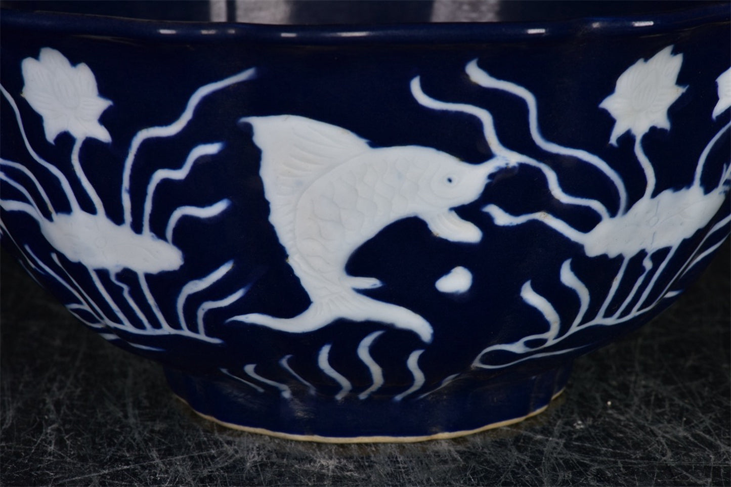 Chinese antique blue and white fish algae patterned flower mouth bowl