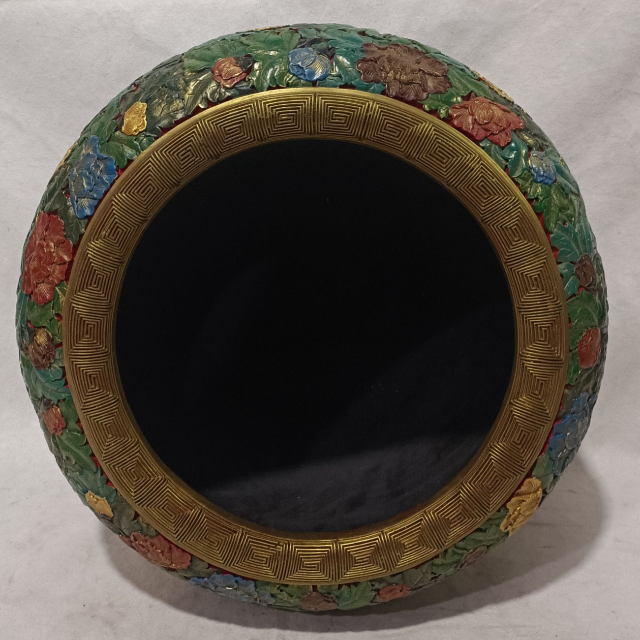 Lacquerware cylinder